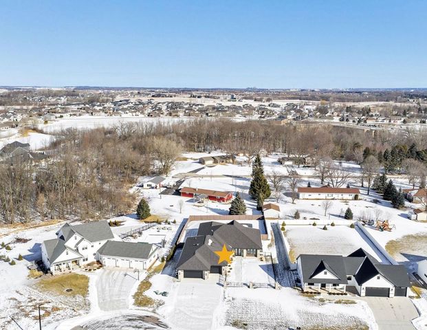 2448 RIDDLE COURT, De Pere, WI 54115