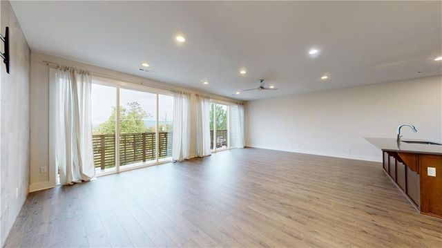 1054 E Huntsville Road, Fayetteville, AR 72701