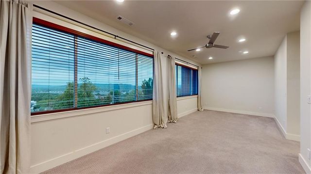 1054 E Huntsville Road, Fayetteville, AR 72701