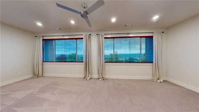 1054 E Huntsville Road, Fayetteville, AR 72701