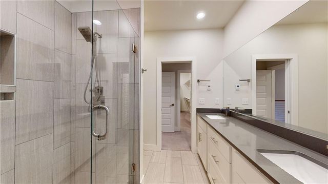 1054 E Huntsville Road, Fayetteville, AR 72701