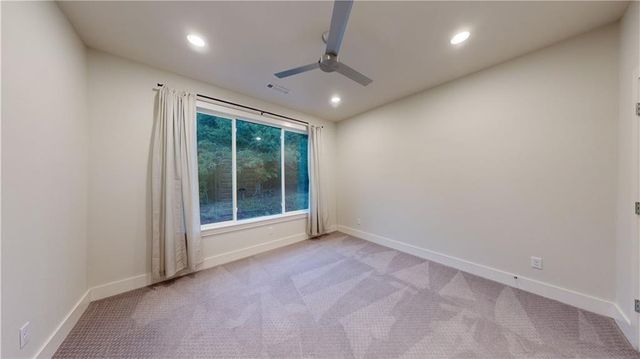 1054 E Huntsville Road, Fayetteville, AR 72701