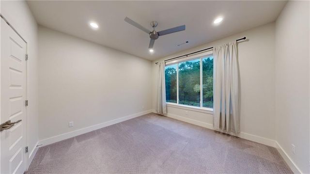 1054 E Huntsville Road, Fayetteville, AR 72701