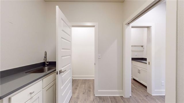 1054 E Huntsville Road, Fayetteville, AR 72701