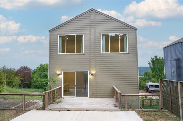 1054 E Huntsville Road, Fayetteville, AR 72701