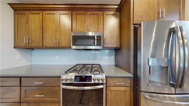 1054 E Huntsville Road, Fayetteville, AR 72701