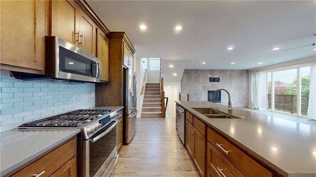1054 E Huntsville Road, Fayetteville, AR 72701