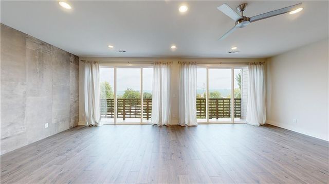 1054 E Huntsville Road, Fayetteville, AR 72701