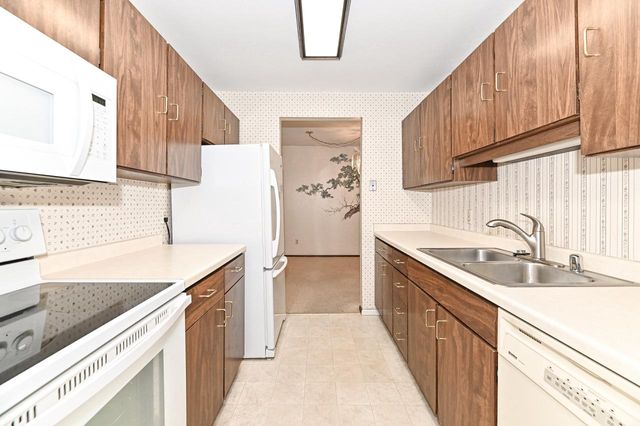 5200 S Tuckaway BOULEVARD #110, Milwaukee, WI 53221