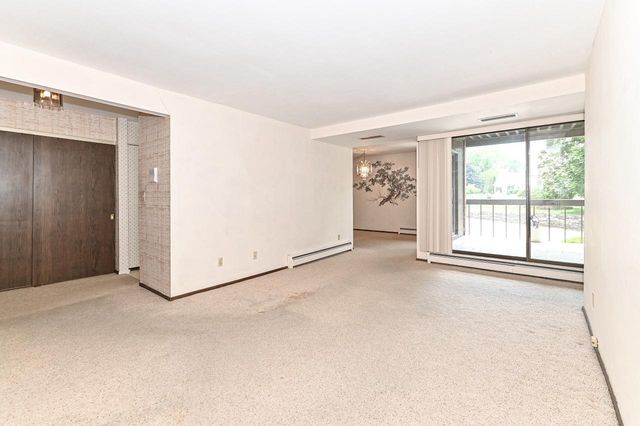 5200 S Tuckaway BOULEVARD #110, Milwaukee, WI 53221