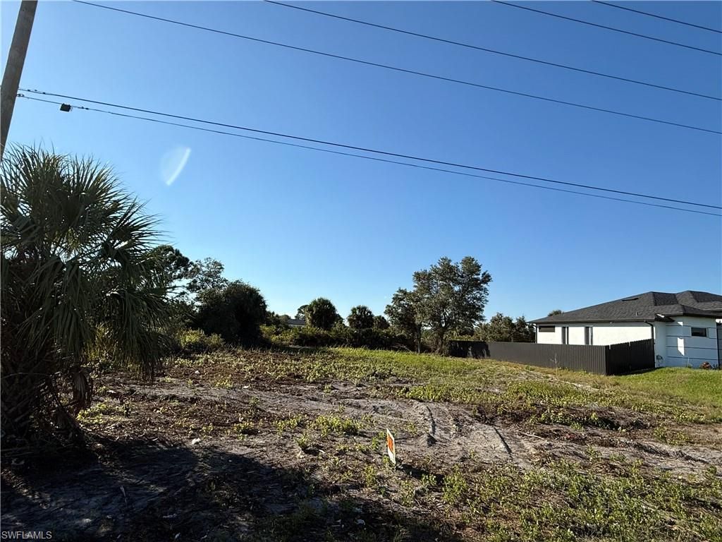926 Bell BLVD S, LEHIGH ACRES, FL 33974 — exterior