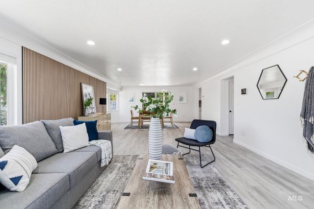 2425 S Morning Sun Crt, Nampa, ID 83686