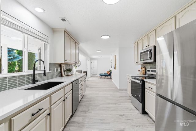2425 S Morning Sun Crt, Nampa, ID 83686