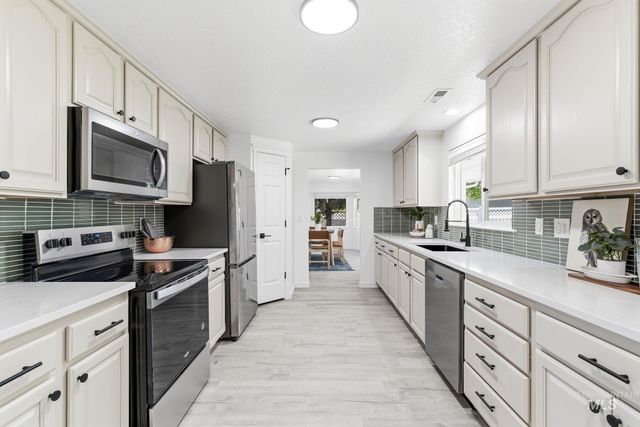 2425 S Morning Sun Crt, Nampa, ID 83686