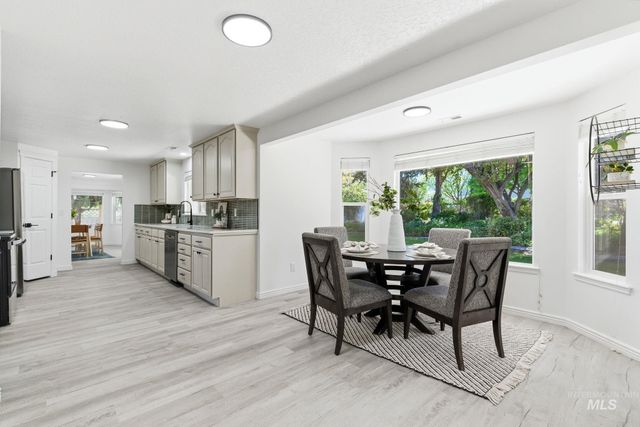2425 S Morning Sun Crt, Nampa, ID 83686