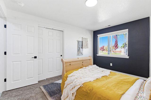 2425 S Morning Sun Crt, Nampa, ID 83686