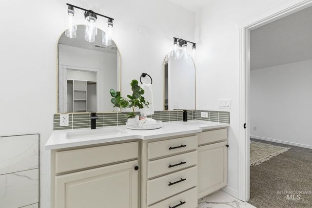 2425 S Morning Sun Crt, Nampa, ID 83686
