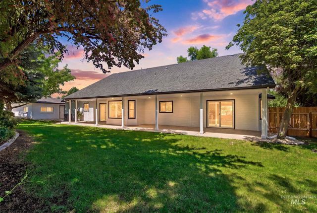 2425 S Morning Sun Crt, Nampa, ID 83686