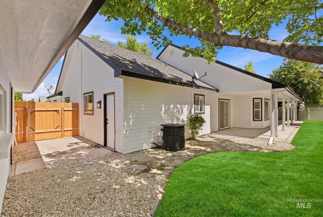 2425 S Morning Sun Crt, Nampa, ID 83686