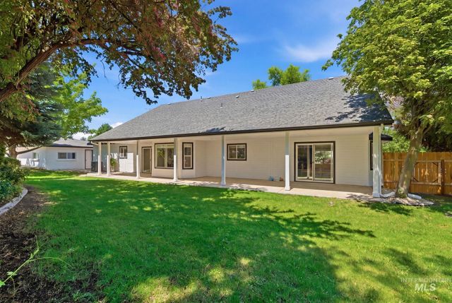 2425 S Morning Sun Crt, Nampa, ID 83686