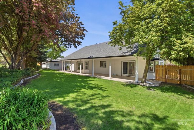 2425 S Morning Sun Crt, Nampa, ID 83686