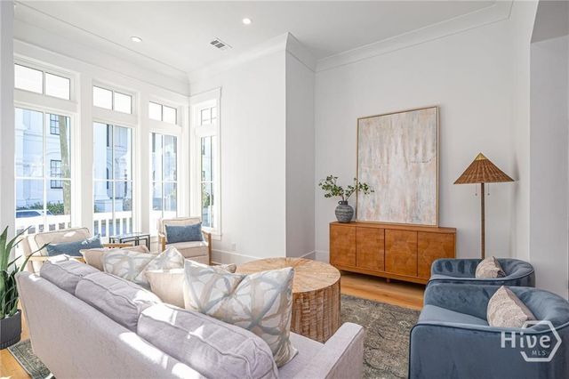 304 W 38th Street, Savannah, GA 31401