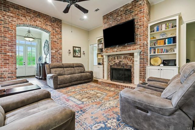 24205 S Frost Rd, Livingston, LA 70754