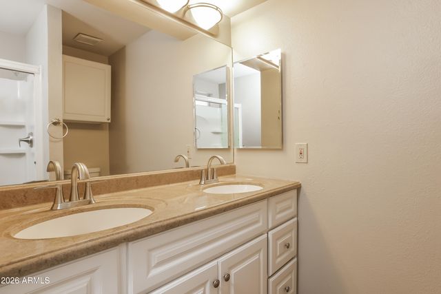 5620 W HEARN Road, Glendale, AZ 85306