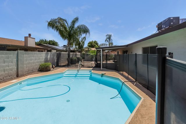 5620 W HEARN Road, Glendale, AZ 85306