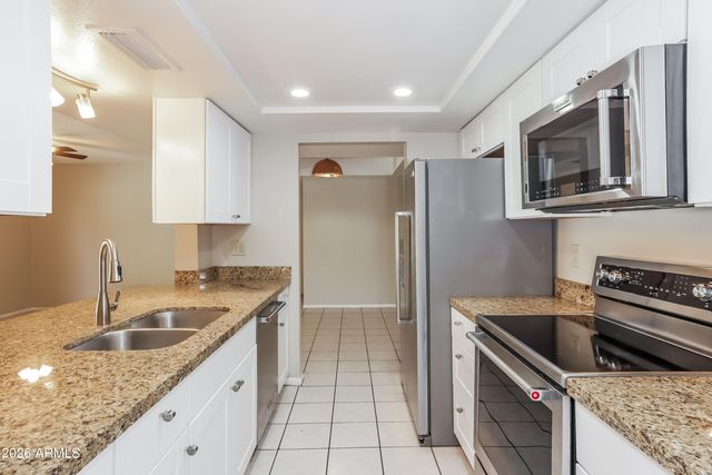 5620 W HEARN Road, Glendale, AZ 85306