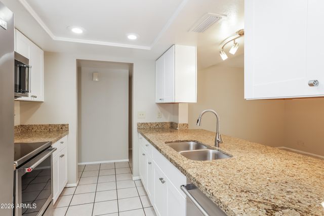 5620 W HEARN Road, Glendale, AZ 85306