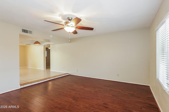 5620 W HEARN Road, Glendale, AZ 85306