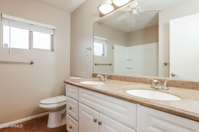 5620 W HEARN Road, Glendale, AZ 85306