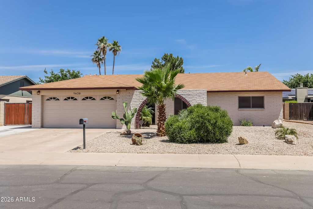 5620 W HEARN Road, Glendale, AZ 85306