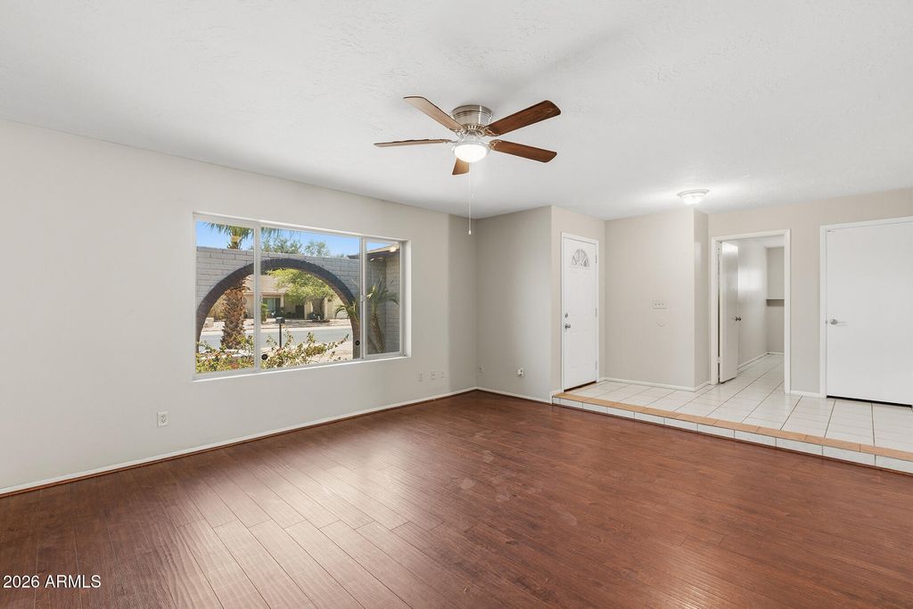 5620 W HEARN Road, Glendale, AZ 85306 — photo 2