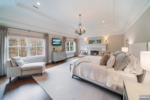 32 Ackerman Road, Saddle River, NJ 07458