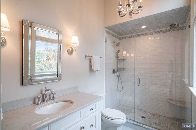 32 Ackerman Road, Saddle River, NJ 07458