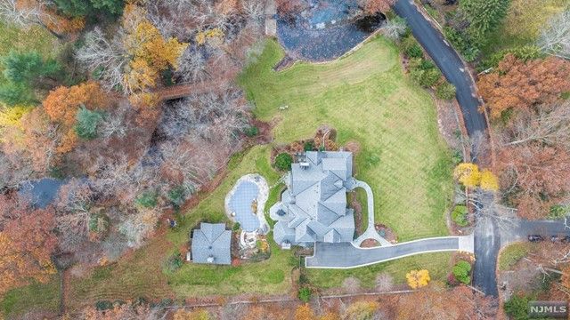 32 Ackerman Road, Saddle River, NJ 07458