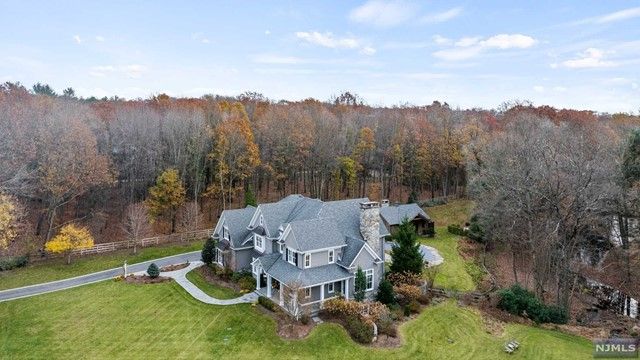 32 Ackerman Road, Saddle River, NJ 07458
