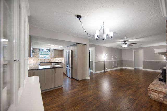 8810 Seber Drive, Tomball, TX 77375