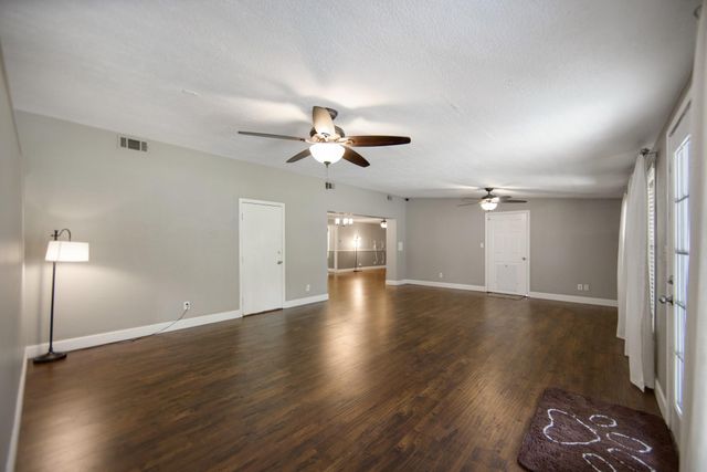 8810 Seber Drive, Tomball, TX 77375