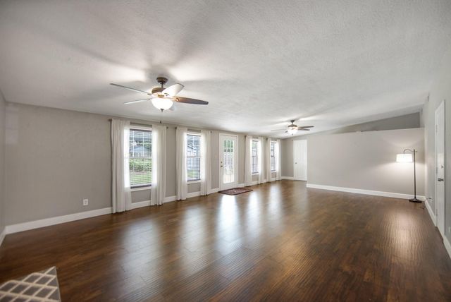 8810 Seber Drive, Tomball, TX 77375