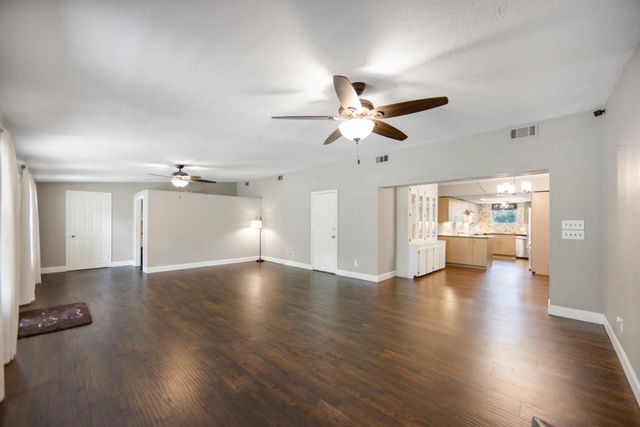 8810 Seber Drive, Tomball, TX 77375