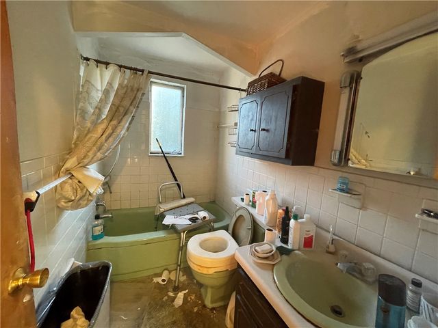 104 Colbaugh Rd, Penn Twp, PA 15085