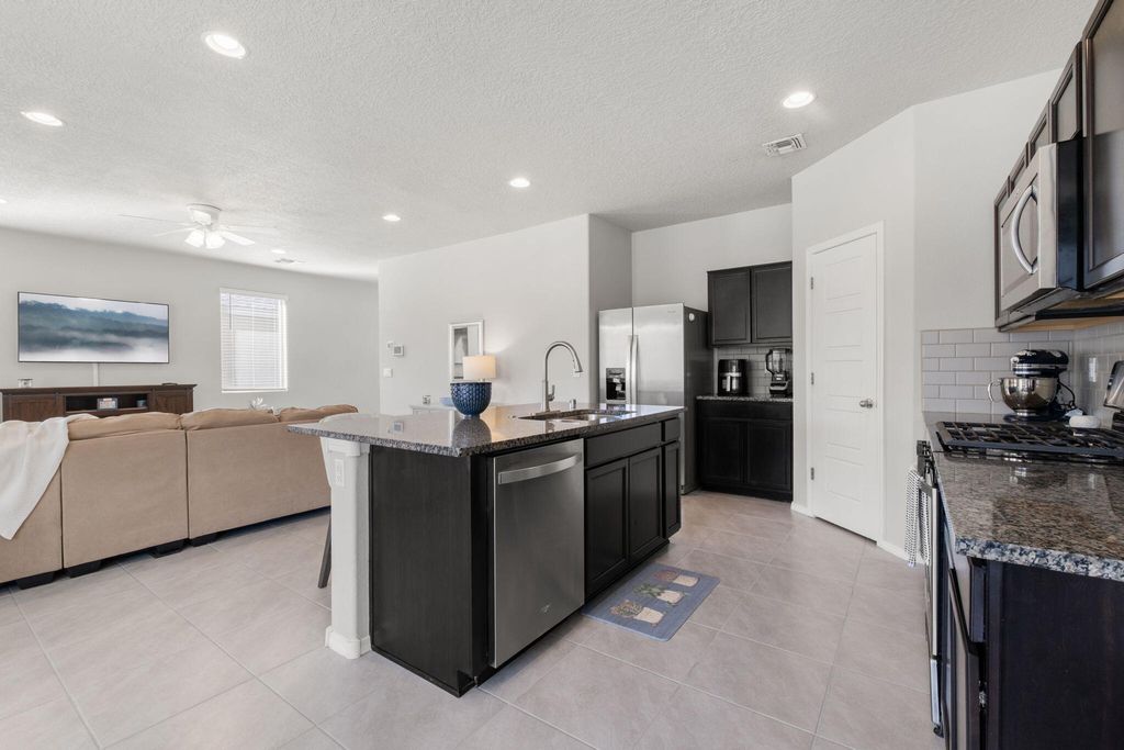 Image 12 of property listing at 4892 Longs Peak Road NE, Rio Rancho, NM 87144