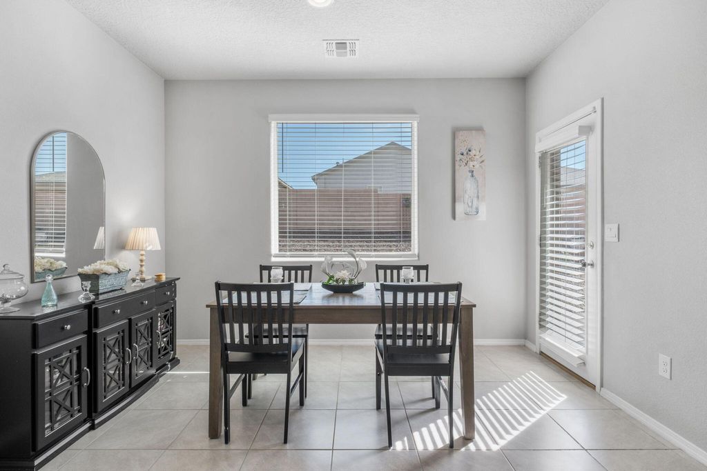 Image 13 of property listing at 4892 Longs Peak Road NE, Rio Rancho, NM 87144