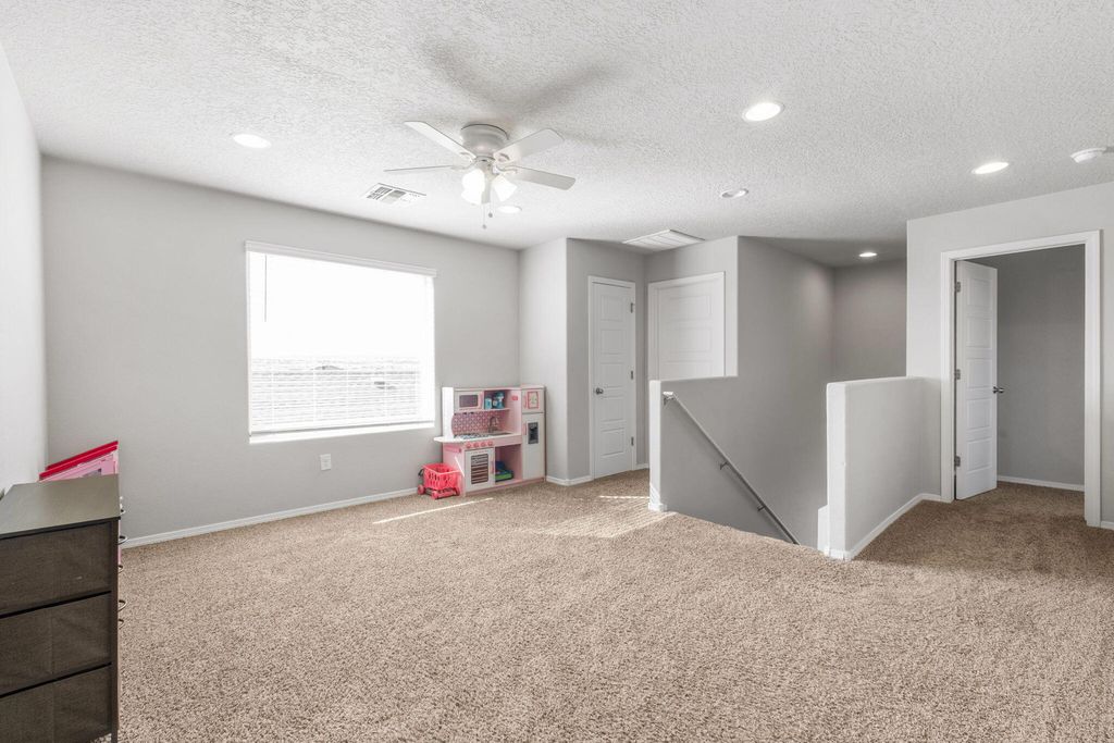 Image 18 of property listing at 4892 Longs Peak Road NE, Rio Rancho, NM 87144