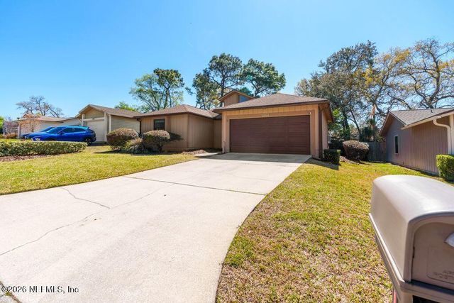 8066 LE HAVRE Drive N, Jacksonville, FL 32277