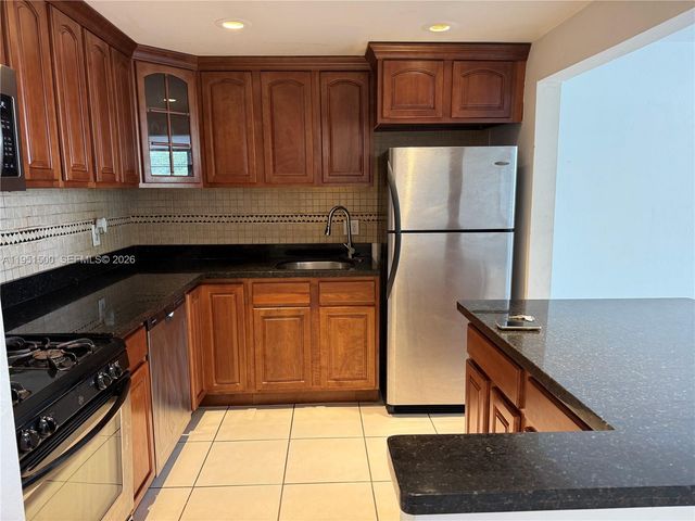 2175 NE 170th St 206, North Miami Beach, FL 33162