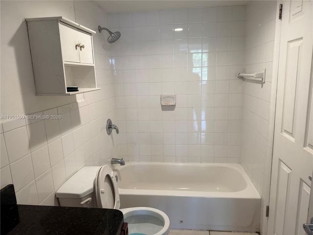 2175 NE 170th St 206, North Miami Beach, FL 33162